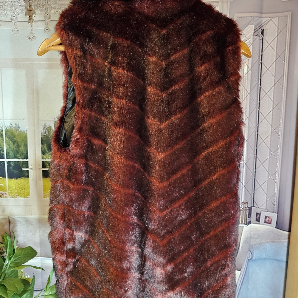 Belle Vere Womens Mahogany-Maroon & Black Faux Fur Vest Size Small - Picture 3 of 7